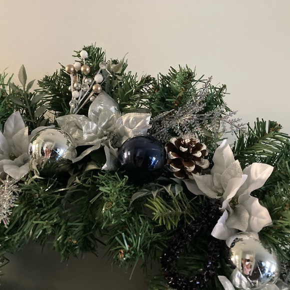 Christmas Holiday Silver & Blue Wreath 22” - Picture 4 of 6